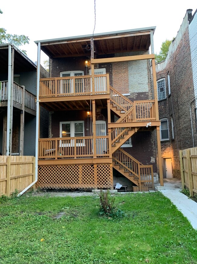 2930 W Polk St, Unit 1 in Chicago, IL - Building Photo - Building Photo