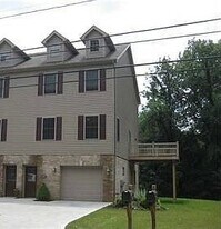 304 Georgetown Rd in Canonsburg, PA - Building Photo
