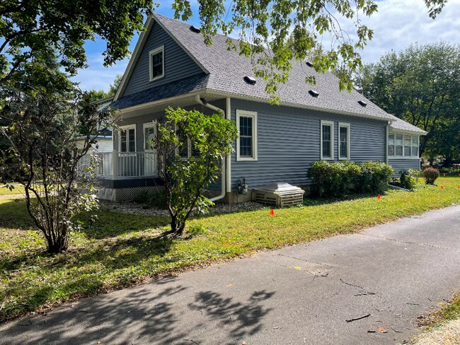 412 W Skaro St in St. Peter, MN - Building Photo - Building Photo