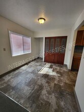 619 NE 117th Ave in Portland, OR - Building Photo - Building Photo