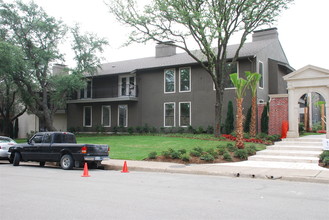 Newport Apartments in Dallas, TX - Building Photo - Building Photo