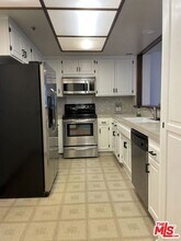 880 W 1st St, Unit 613 in Los Angeles, CA - Foto de edificio - Building Photo