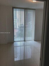 79 SW 12th St, Unit 1106 in Miami, FL - Foto de edificio - Building Photo