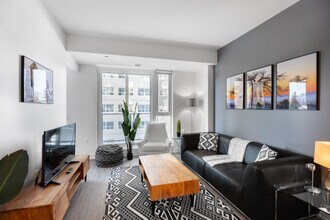 90 Champagne Ave S in Ottawa, ON - Building Photo - Building Photo