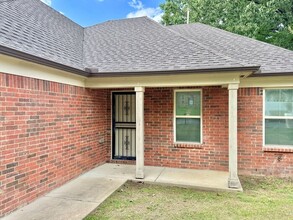 5626 Tulip Tree Dr in Memphis, TN - Building Photo - Building Photo