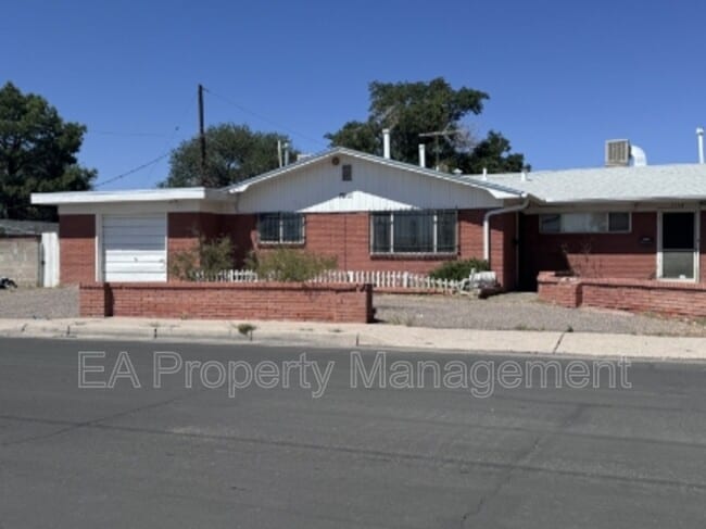7015 Trumbull Ave SE in Albuquerque, NM - Building Photo - Building Photo