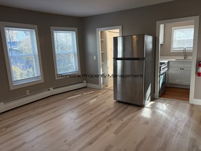 65 W Cole St in Pawtucket, RI - Building Photo - Building Photo