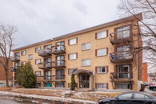 530 De Roanne Rue in Laval, QC - Building Photo