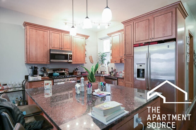 665 W Cornelia Ave, Unit G in Chicago, IL - Building Photo - Building Photo
