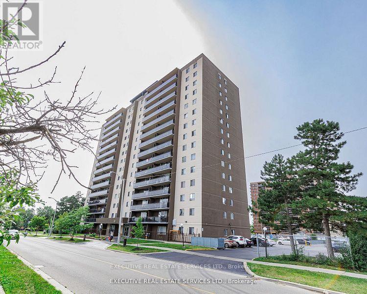 60 Stevenson Rd in Toronto, ON - Building Photo
