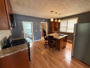 45 Union St, Unit 2 in New Britain, CT - Foto de edificio - Building Photo