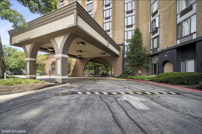 1 Renaissance Pl, Unit 1112 in Palatine, IL - Foto de edificio - Building Photo