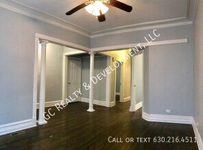 7323 S Yates Blvd in Chicago, IL - Building Photo - Building Photo