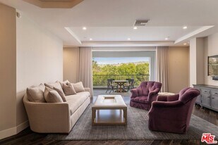 460 N Palm Dr in Beverly Hills, CA - Building Photo
