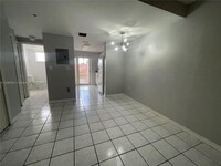 6390 W 22nd Ct in Hialeah, FL - Foto de edificio - Building Photo