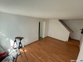 90 Wakelee Rd in Waterbury, CT - Building Photo