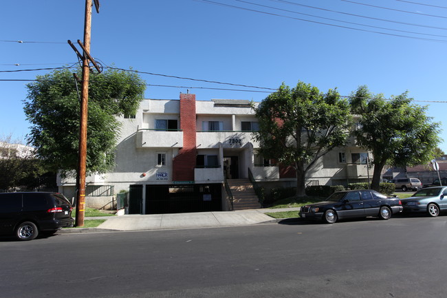 7302 Eton Ave in Canoga Park, CA - Building Photo - Building Photo