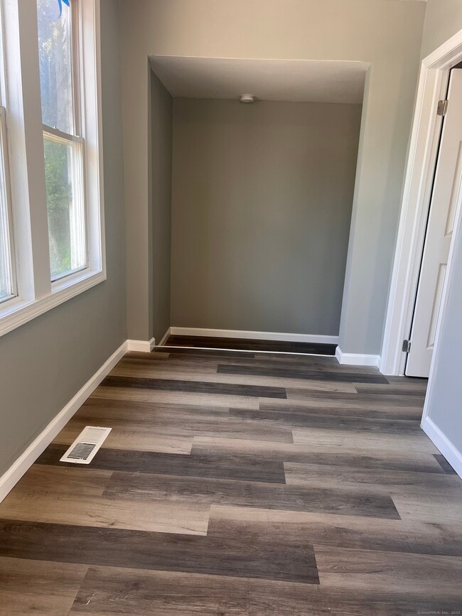 335 Blatchley Ave in New Haven, CT - Building Photo - Building Photo