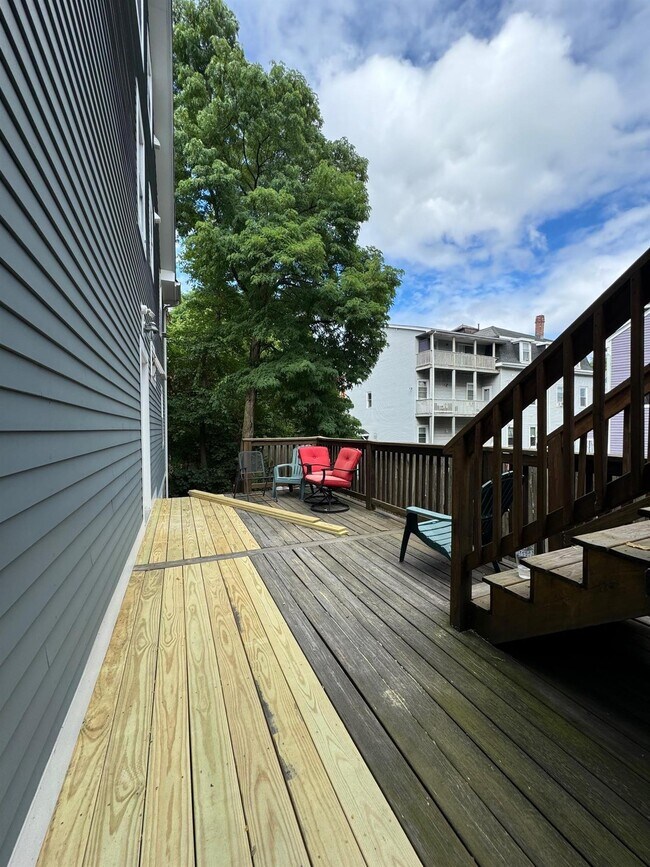 23 Lowell St, Unit 1 in Somerville, MA - Building Photo - Building Photo