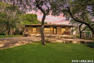 8085 Old Austin Rd in Selma, TX - Building Photo