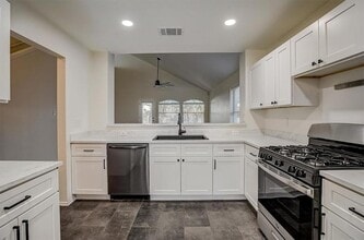 2016 Ravenscroft Dr in Austin, TX - Building Photo - Building Photo