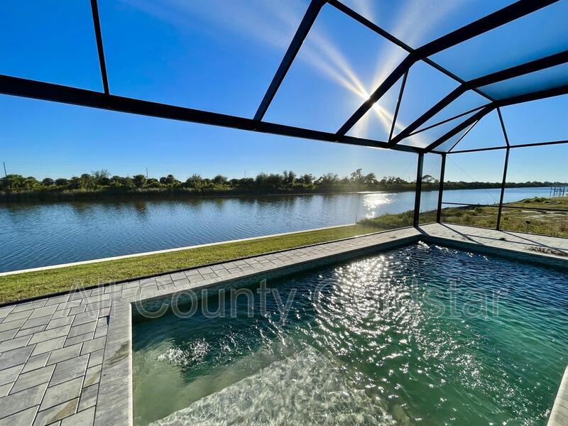 10688 McAlester Cir in Port Charlotte, FL - Building Photo