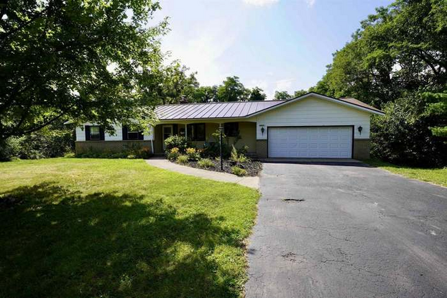 N6645 Fawn Cir in Pardeeville, WI - Foto de edificio - Building Photo