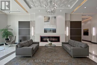 7171-7171 Yonge St in Markham, ON - Building Photo - Building Photo