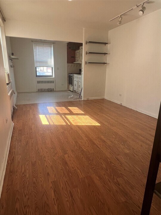 37-27 86th St in Queens, NY - Building Photo