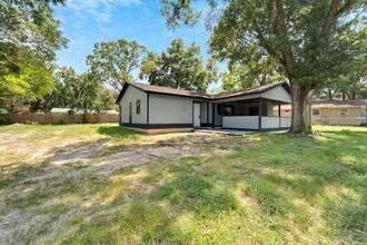 502 Euclid Ave in Seffner, FL - Foto de edificio - Building Photo