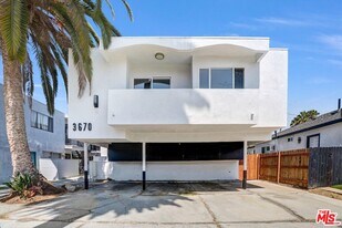3670 Greenfield Ave in Los Angeles, CA - Building Photo