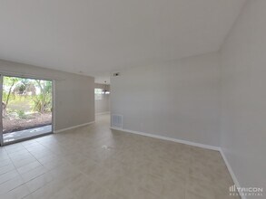 10757 Hawaii Dr S in Jacksonville, FL - Building Photo - Building Photo
