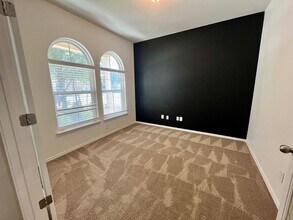 6731 Indian Lodge in San Antonio, TX - Building Photo - Building Photo