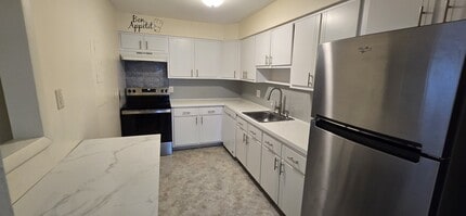 142 E Maple St in Teaneck, NJ - Building Photo - Building Photo