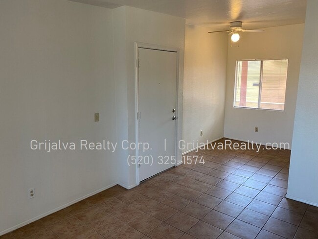 1810 E Blacklidge Dr in Tucson, AZ - Building Photo - Building Photo