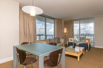 18683 Collins Ave in Sunny Isles Beach, FL - Building Photo - Building Photo