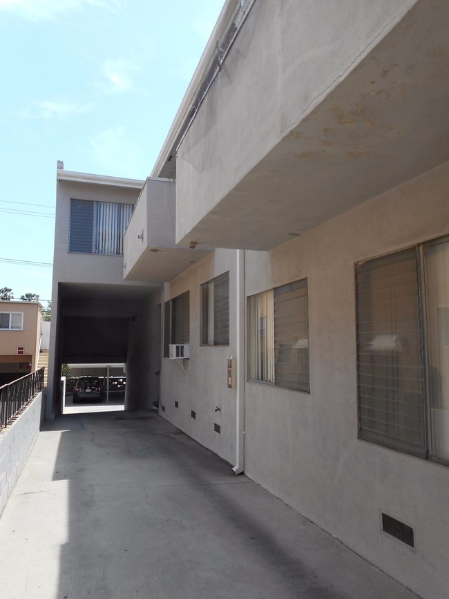 7972 Norton Ave in West Hollywood, CA - Building Photo - Building Photo