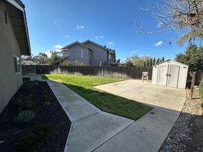 540 W Birch Ct in Hanford, CA - Building Photo - Building Photo