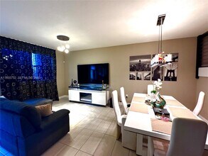 7924 NW 105th Ave in Doral, FL - Building Photo - Building Photo