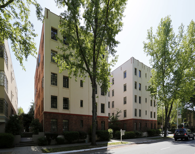 Park Mansion in Sacramento, CA - Building Photo - Building Photo