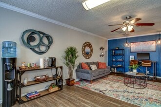 Oak Terrace in San Antonio, TX - Foto de edificio - Building Photo