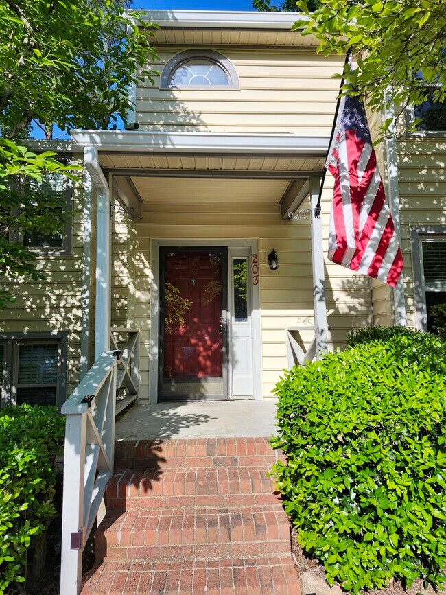 203 Oak Hollow Ct in Raleigh, NC - Building Photo - Building Photo