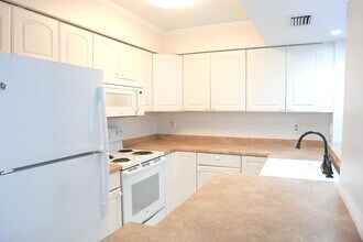 2112 S Cypress Bend Dr in Pompano Beach, FL - Building Photo - Building Photo