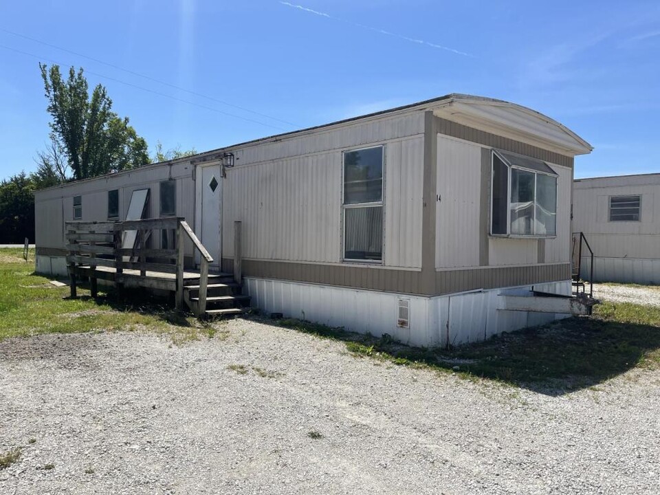 855 N Quail Valley Loop in Joplin, MO - Building Photo