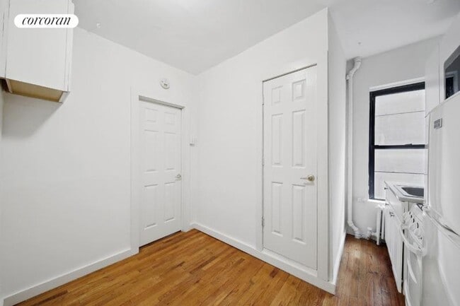 242 E 10th St in New York, NY - Building Photo - Building Photo