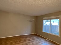 1428 Hodgson Way NW in Edmonton, AB - Building Photo - Building Photo