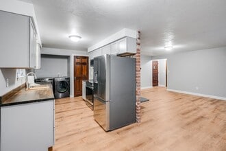 8073 SE Rofini Ct in Milwaukie, OR - Building Photo - Building Photo