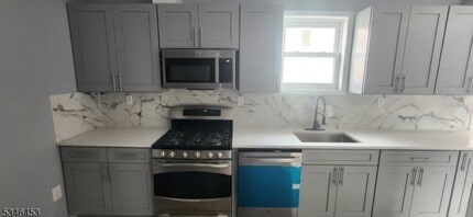 41 Wilcox Ave, Unit Fl 2 in East Orange, NJ - Building Photo - Building Photo
