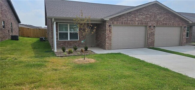 6810 Toby St in Bentonville, AR - Building Photo - Building Photo