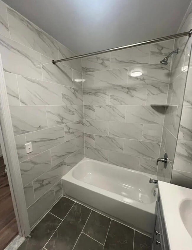 821 Willoughby Ave in Brooklyn, NY - Building Photo - Building Photo